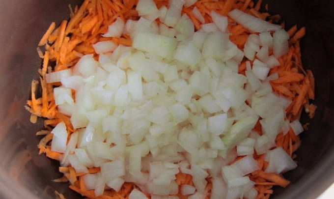 Ёжики из фарша с рисом в томатном соусе в мультиварке