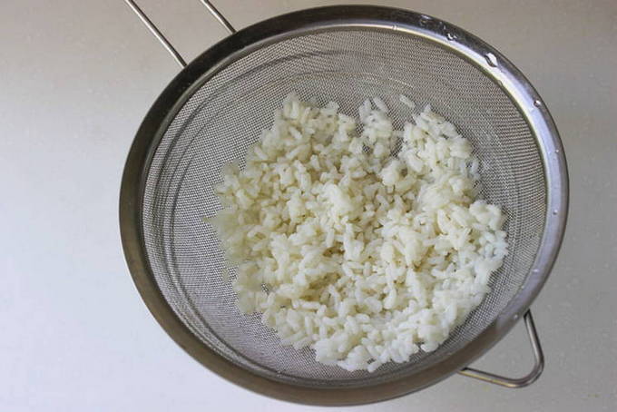 Ежики из фарша с рисом без подливы на сковороде