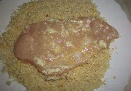 Шницель куриный с сыром на сковороде