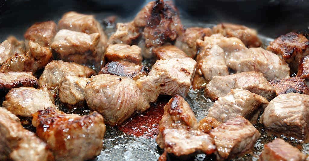 15 рецептов самого вкусного гуляша из свинины с подливкой