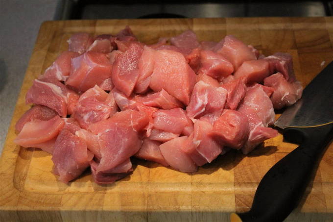 Гуляш из свинины с подливкой - рецепты вкусного блюда с разными соусами