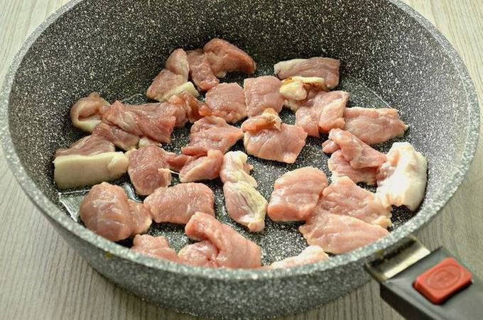 Гуляш из свинины с мягким и сочным мясом