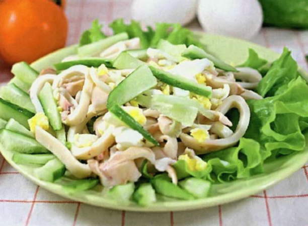 Салат из кальмаров с рисом — рецепт с фото пошагово