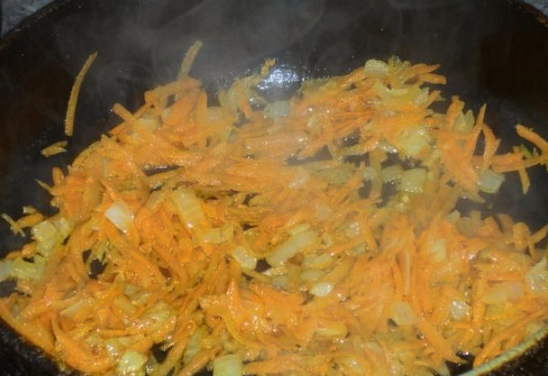 Гнезда из макарон с фаршем в сливочном соусе в духовке