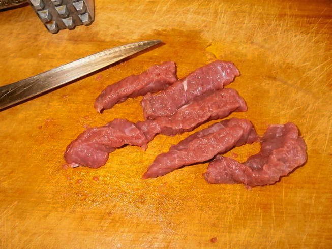 Фунчоза с мясом, перцем и огурцами