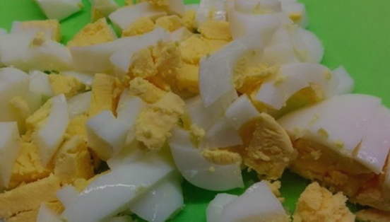 Салат с консервированным кальмаром и яйцом