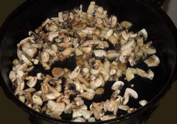 Салат с кальмарами, грибами и курицей
