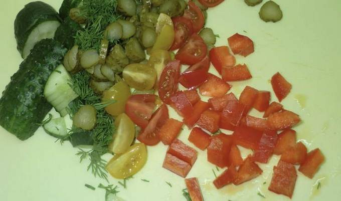 Салат с креветками и тунцом