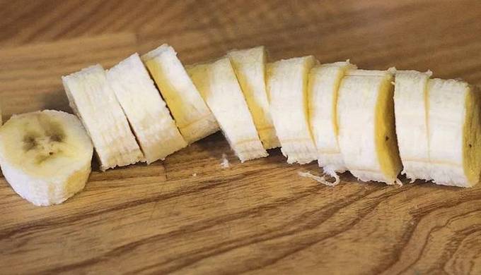 Конвертики из лаваша с творогом и бананом на сковороде