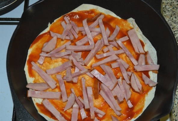 Пицца из лаваша за 10 минут на сковороде