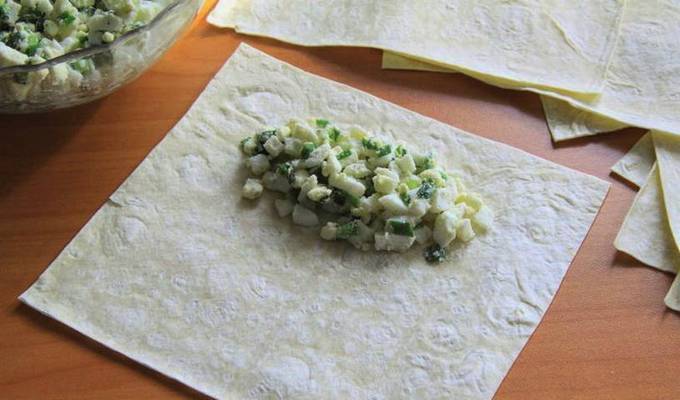 Пирожки из лаваша с зеленым луком на сковороде