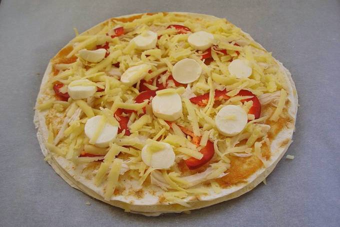 Многослойная пицца из лаваша в духовке