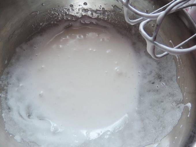 Белково-заварной крем с маслом для украшения торта