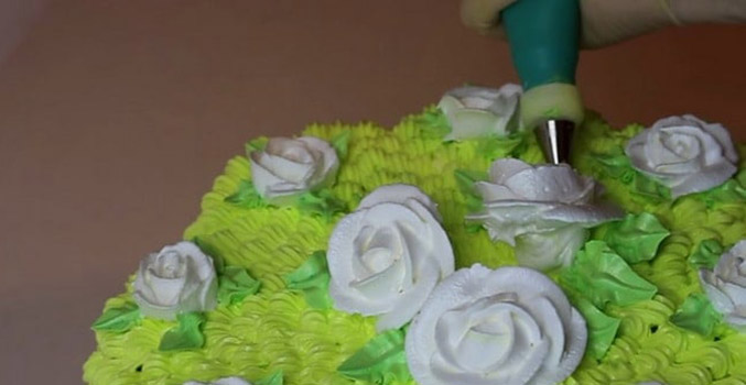 Белково-заварной крем для цветов на торте
