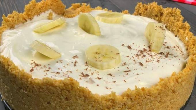 Торт из печенья со сгущенкой и бананом — рецепт с фото пошагово