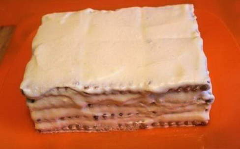 Торт без выпечки из печенья с творожным кремом