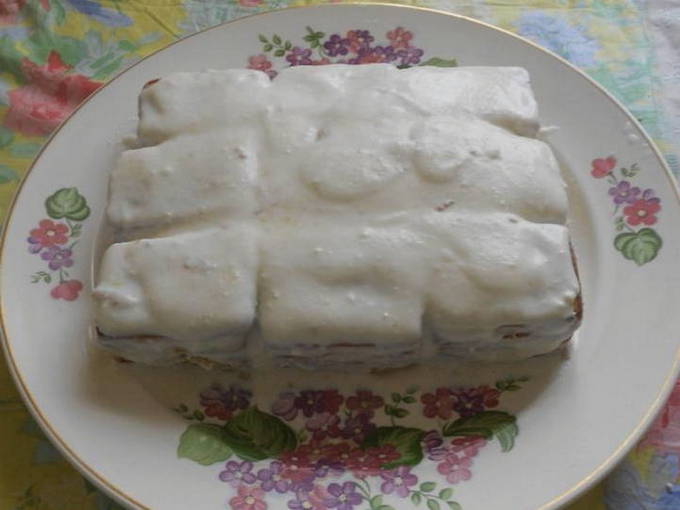 Торт из печенья с творогом, сгущенкой и бананом без выпечки