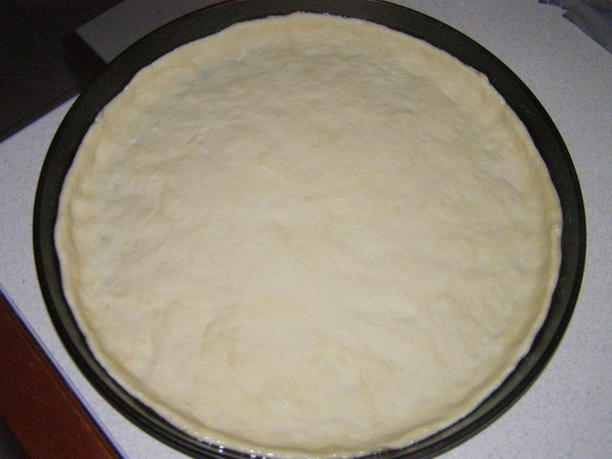Вкусное тонкое тесто для пиццы без дрожжей