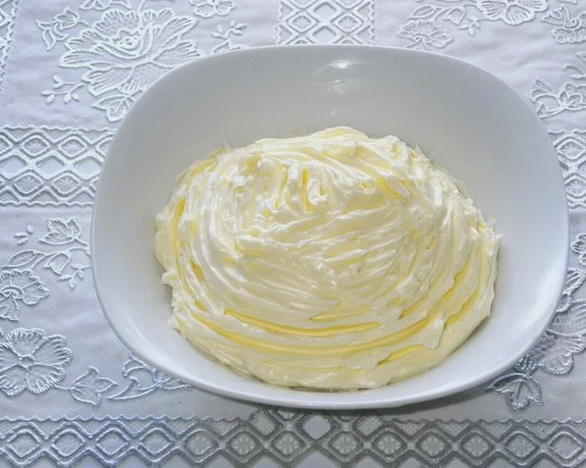 Крем для блинного торта со сгущенкой
