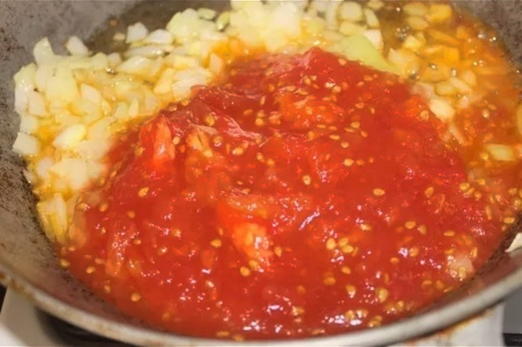 Харчо из баранины с томатной пастой и рисом