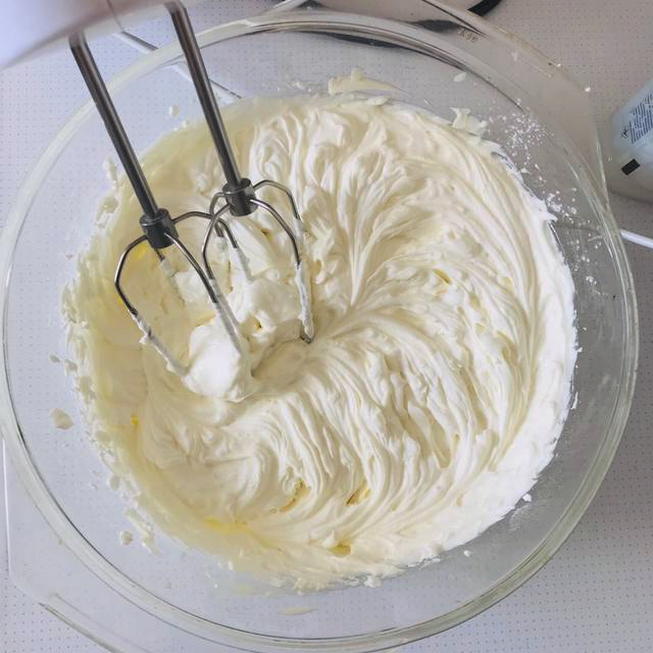 Крем из сливочного сыра и сметаны для торта