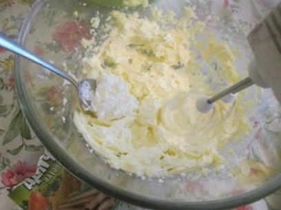 Крем из творожного сыра для выравнивания торта