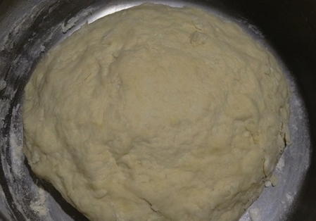 Дрожжевое тесто на молоке для пирожков в духовке