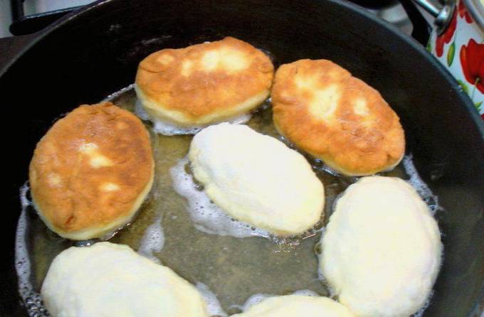 Воздушное тесто для пирожков на кефире для жарки на сковороде