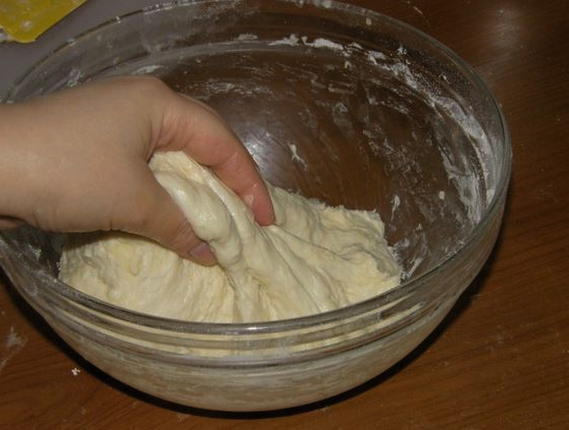 Дрожжевое тесто для пирожков с капустой в духовке