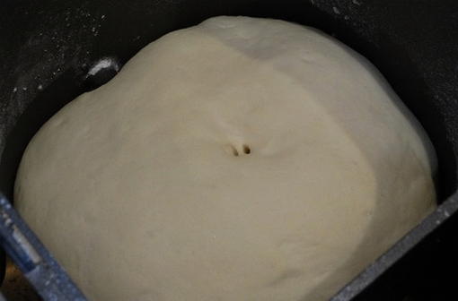 Тесто для пирожков в хлебопечке на молоке