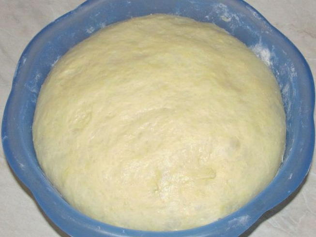 Тесто для пирожков с сырыми дрожжами на молоке в духовке