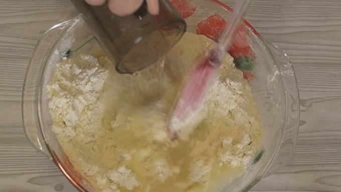 Заварное тесто на чебуреки на кипятке с маслом подсолнечным