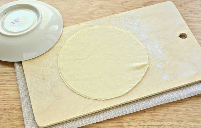 Пузырчатое хрустящее тесто для чебуреков на кипятке с яйцом