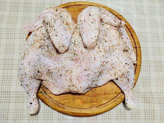 Курица Табака в духовке целиком с хрустящей корочкой с фото