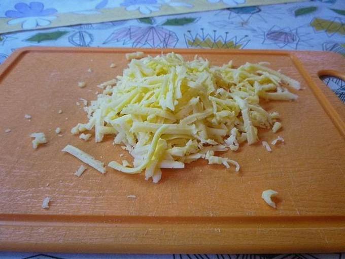 Улитки из слоеного теста с ветчиной и сыром
