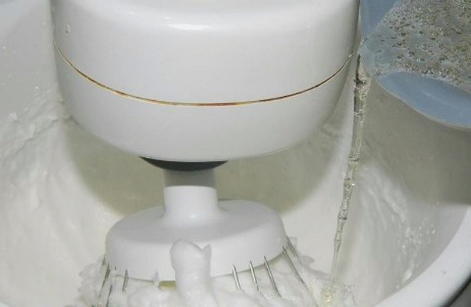 Густой белковый крем для торта в домашних условиях