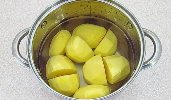 Татарское блюдо кыстыбый с картофелем