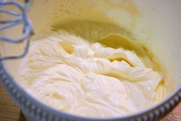 Йогуртовый крем для выравнивания торта