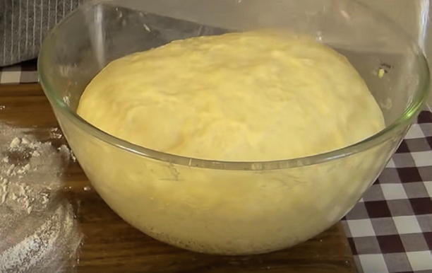 Дрожжевое тесто для сладких пирожков со щавелем в духовке