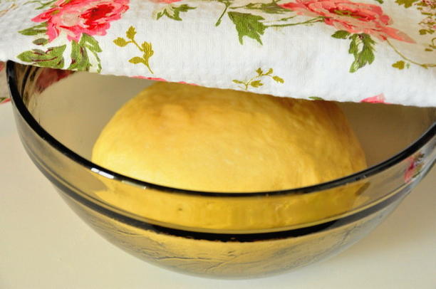 Дрожжевое тесто для пирожков с сухими дрожжами с капустой в духовке