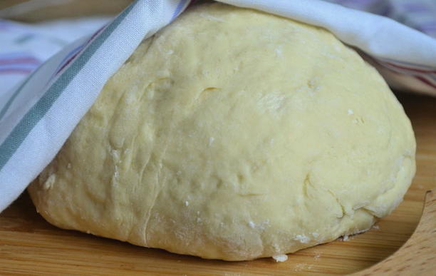 Тесто для пирожков без яиц на воде с сухими дрожжами