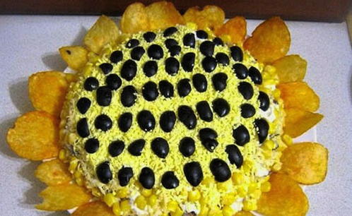 Салат Подсолнух с кукурузой - рецепт с фото