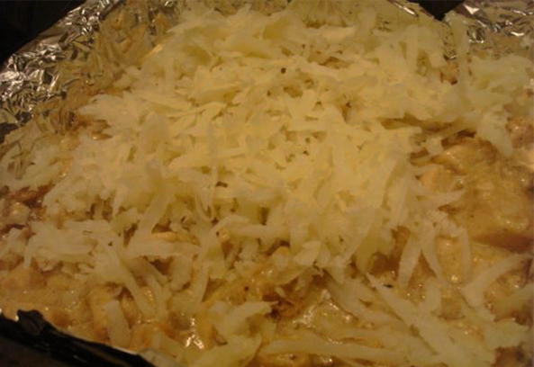 Картофельная запеканка с курицей и грибами в сливочном соусе