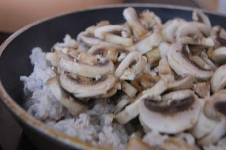 Запеканка из картофельного пюре с курицей и грибами