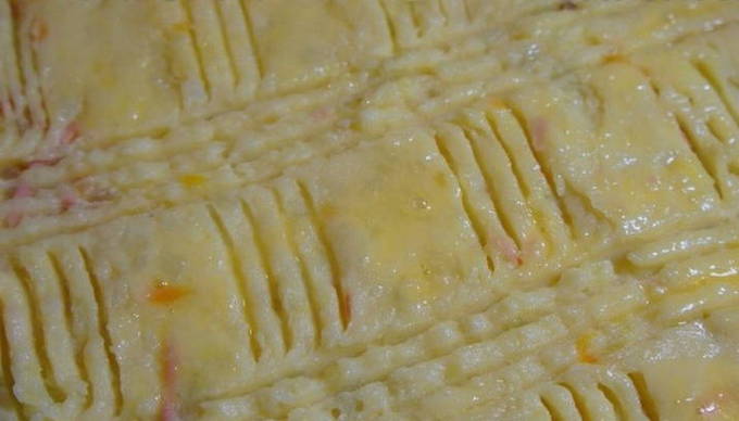 Запеканка из картофельного пюре с колбасой