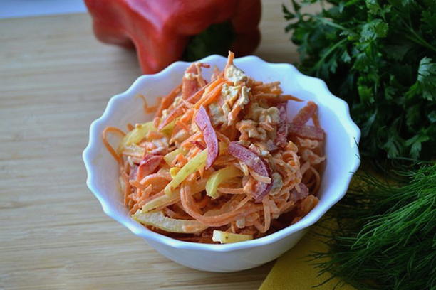 1. Салат с корейской морковью и кукурузой