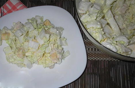 Салат из пекинской капусты, грибов и курицы
