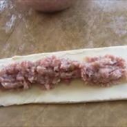 Улитка с мясом из слоеного теста