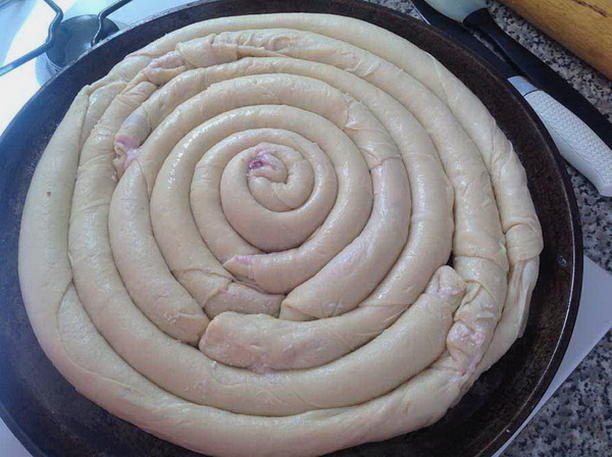 Пирог «Улитка» с вишневой начинкой