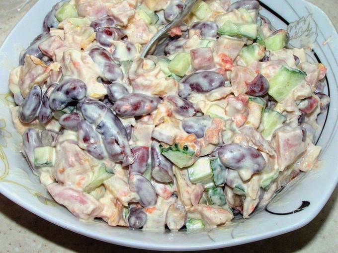 Салат из курицы с фасолью и огурцами: рецепт с фото
